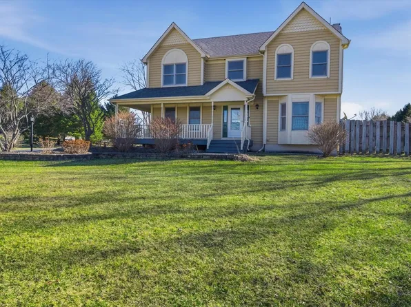 2N879 Howard Rd, Maple Park, IL 60151