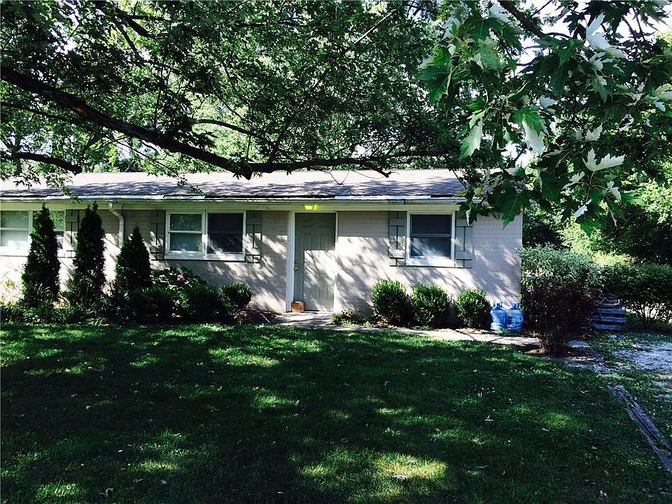 1st image of 1110 E 104th St