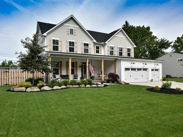 176 Ashwood Dr, Avon Lake, OH 44012