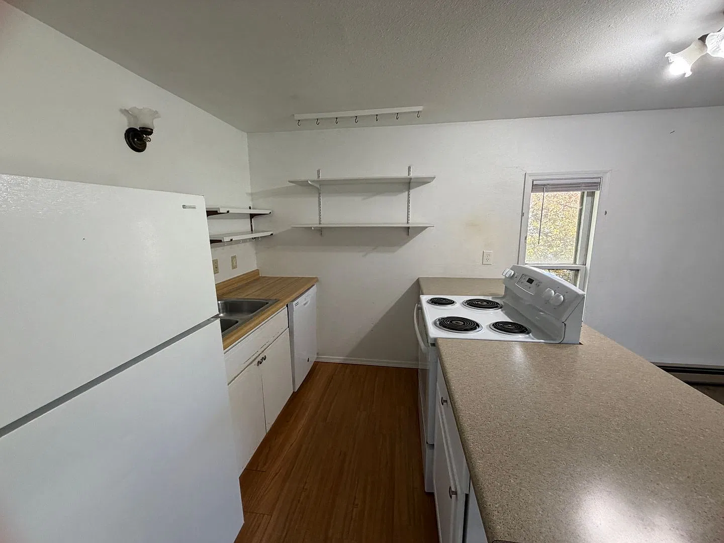 Prime In-Town Durango Location 2 Bedroom + Bonus Room — Photo 3