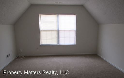 5th image of 948 Crowders Woods Dr