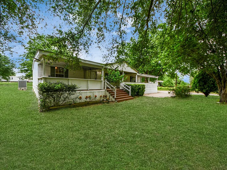 18303 James Rd — Photo 4