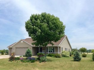330 W Lake Breeze Dr, Chilton, WI 53014