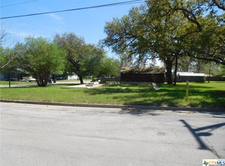 1421 Holmes St, Gonzales, TX 78629