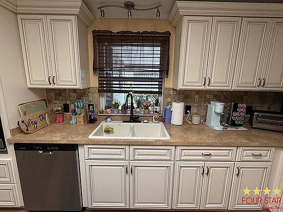 4th image of 35 Glen Falls Dr