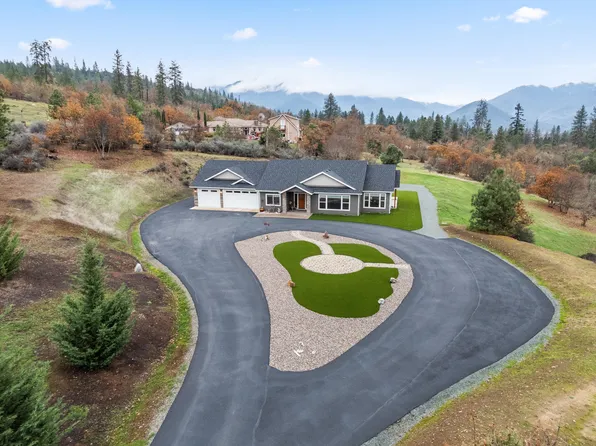 182 Blue Chip Ln, Grants Pass, OR 97527