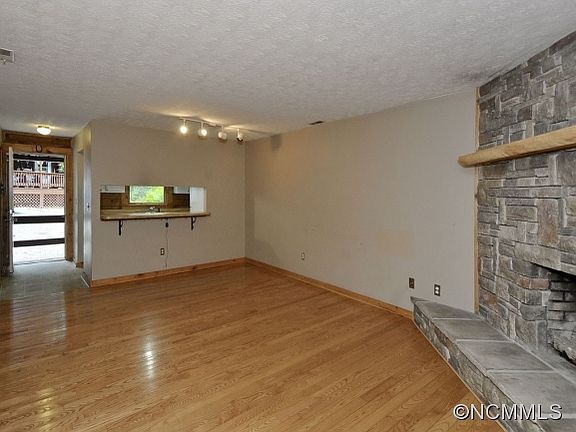 4th image of 49 Cricket Ln