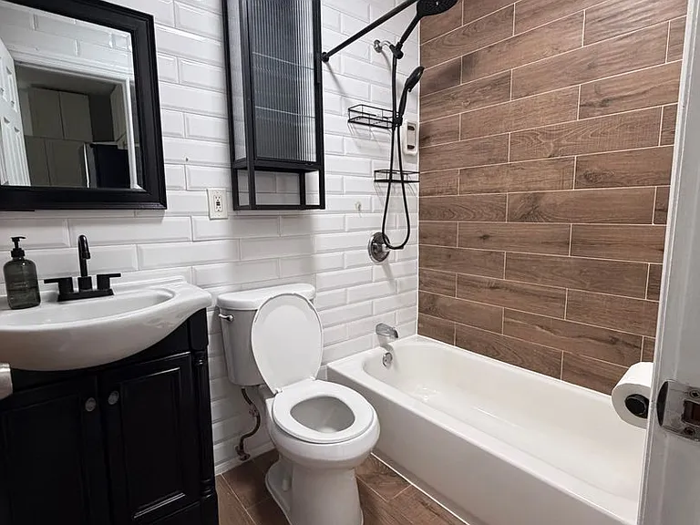 40 Eldert Ln — Photo 3