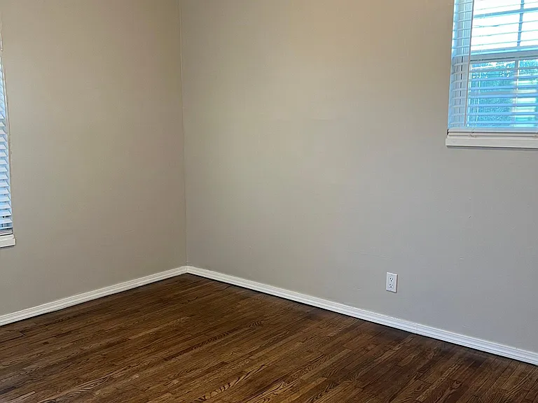 2544 W Fairview St — Photo 10