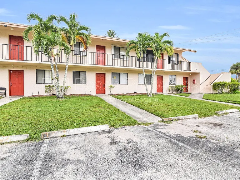 700 Nottingham Cir #D — Photo 1