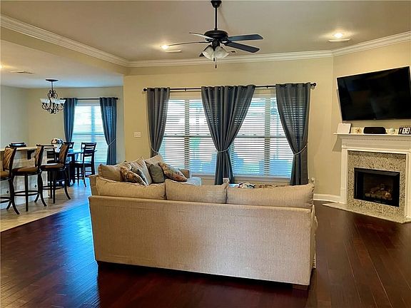 2nd image of 2577 Bent Tree Blvd