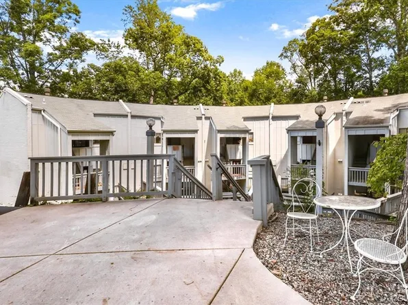 10126 Iron Mill Rd, North Chesterfield, VA 23235