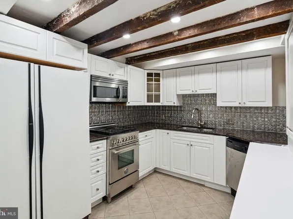 136 Carpenter St #C, Philadelphia, PA 19147
