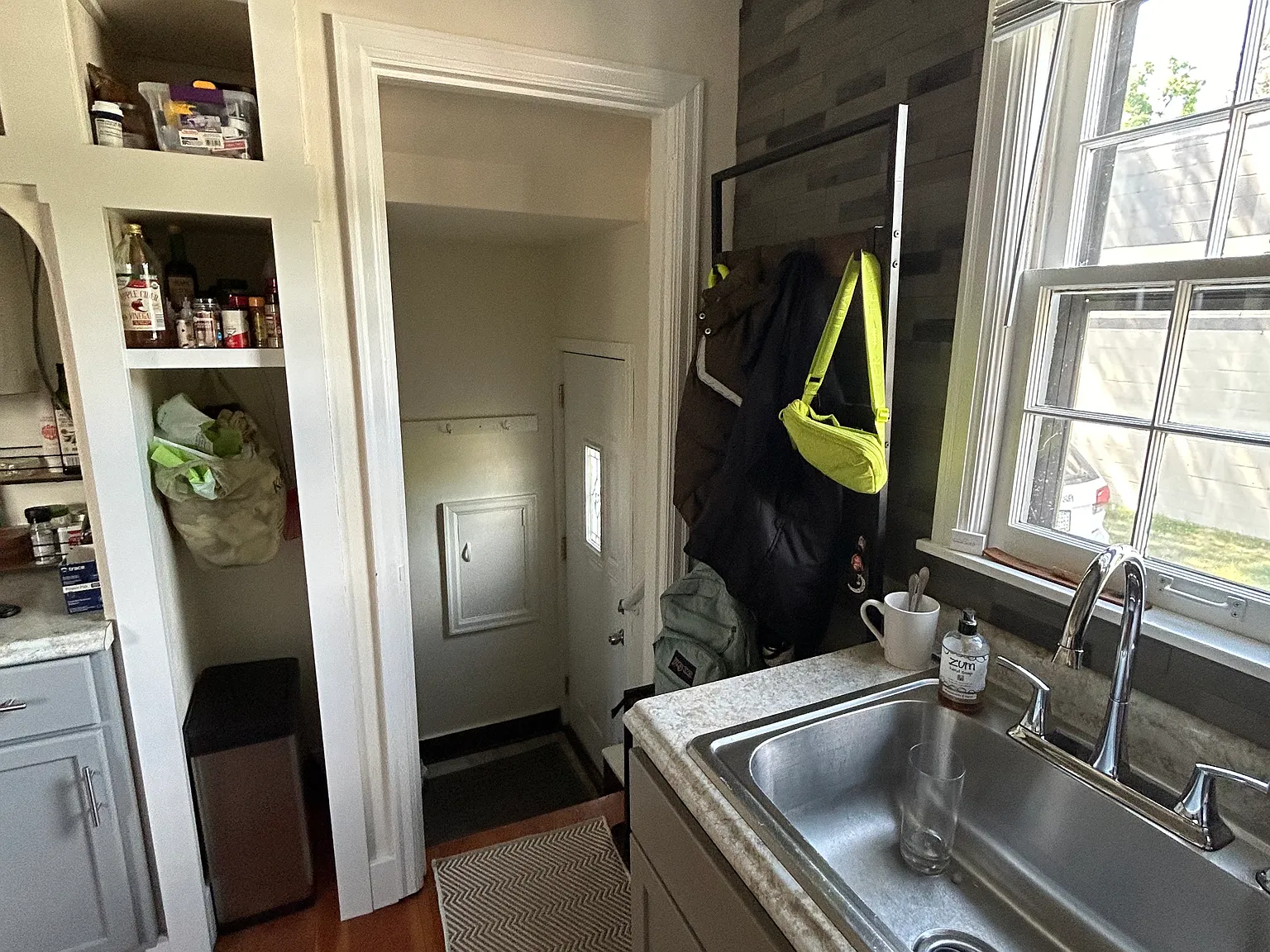 3 bed, 1051 sqft, $2,000 — Photo 3