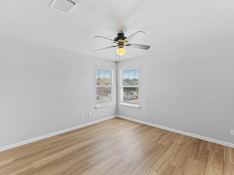 1733 Thompson Trl — Photo 12