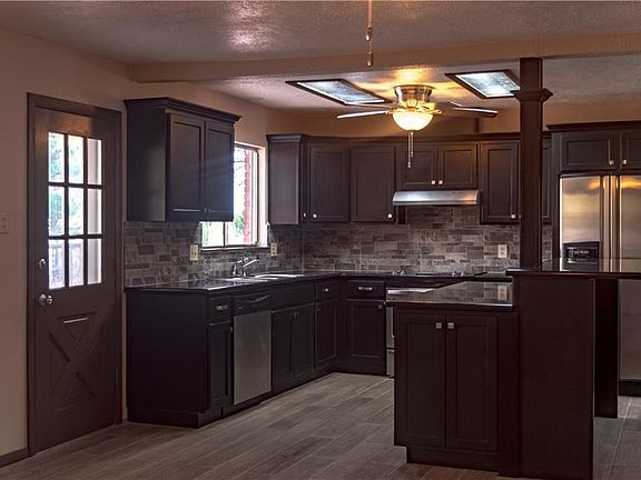 2nd image of 636 De Leon Dr