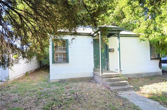 1st image of 125 E Avenue G