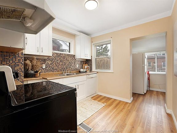 5th image of 1006 Pillette Rd