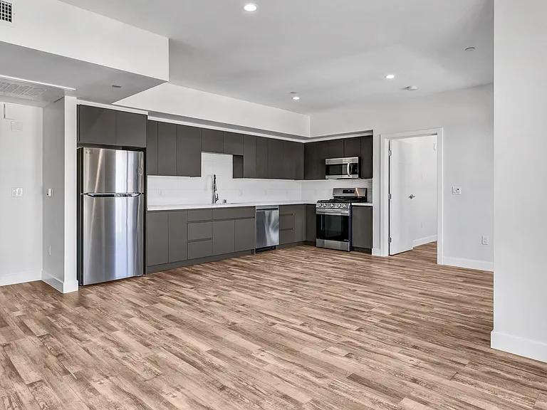 1537 S Wilton Pl — Photo 7
