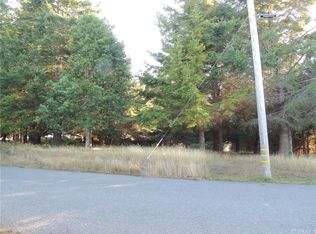 6 Hickory Rd, Whitethorn, CA 95589