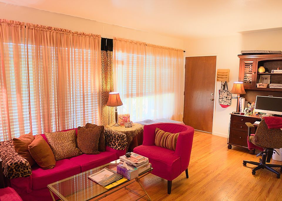 Entrance and Sitting Area