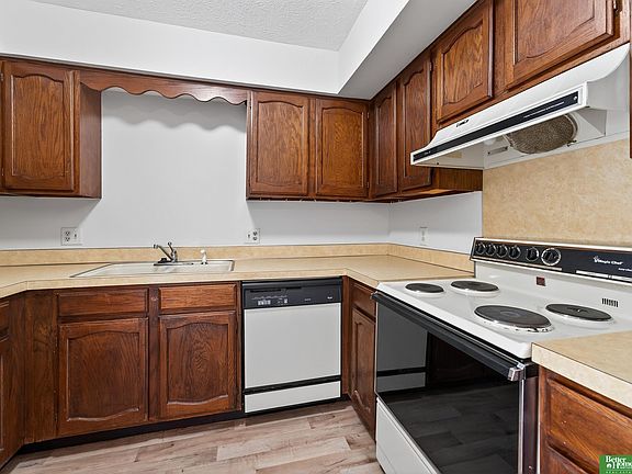 2nd image of 3310 Sierra St
