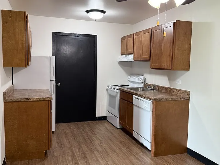 Tan Oak Apartments — Photo 2