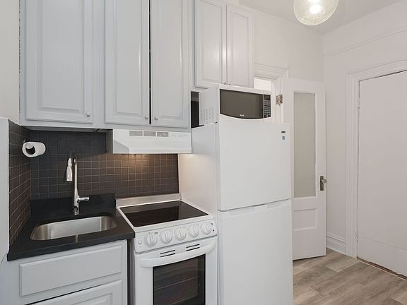4th image of 128 W 13th St #21B