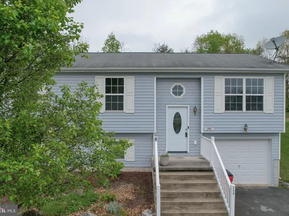 246 Freight Car Cir, Bunker Hill, WV 25413
