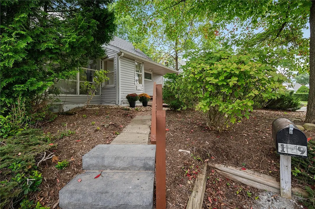 129 Bryant Dr photo 1