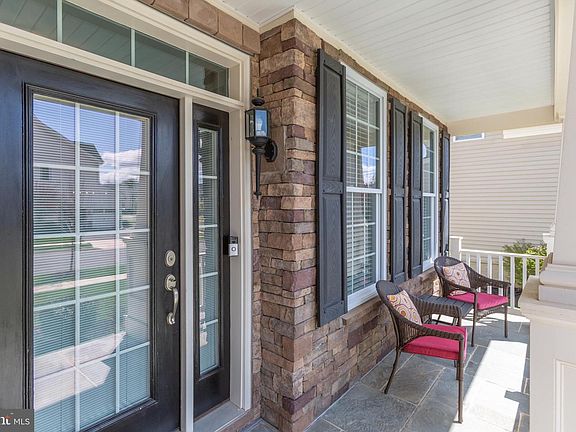5th image of 15946 Paynes Farm Dr