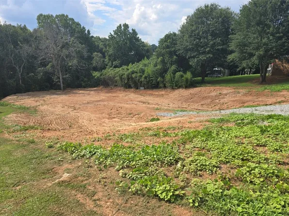 12 Boggs Dr, Liberty, SC 29657