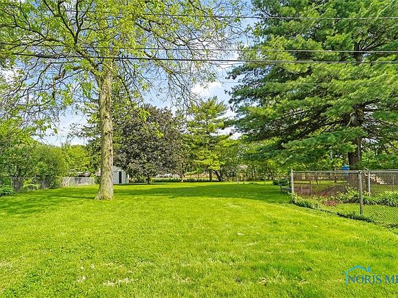 3rd image of 3713 Beverly Dr