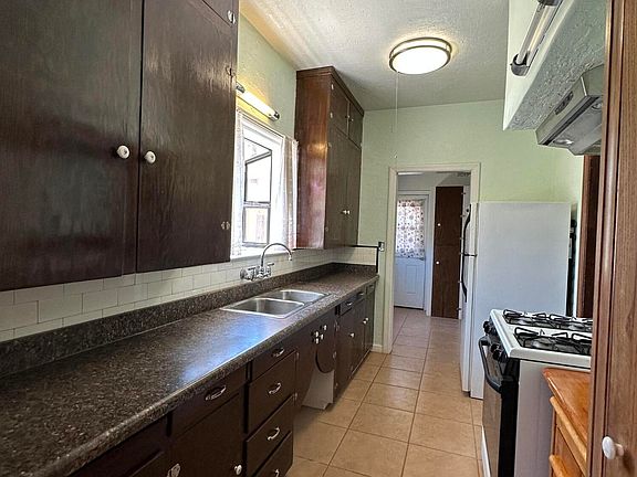 4th image of 409 N 2nd Ave