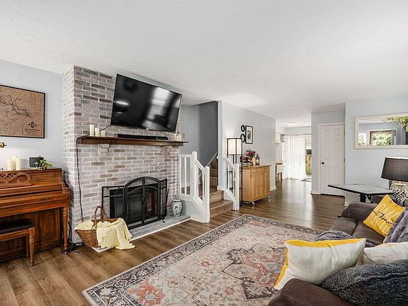 3rd image of 299 Saint Andrews Dr