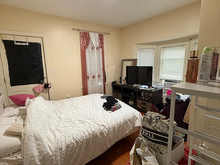 74 Brooks St #2L — Photo 2