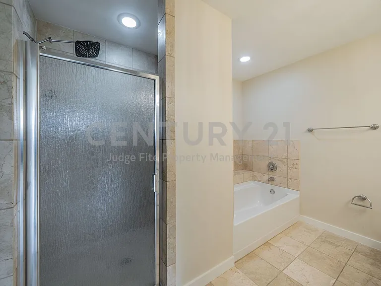 1200 Main St #506 — Photo 23