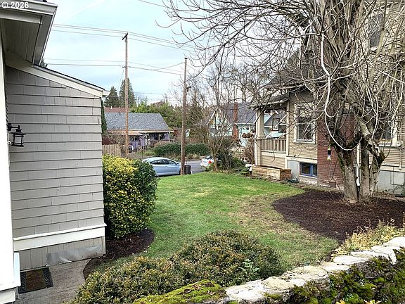 4th image of 3118 SE Yamhill St