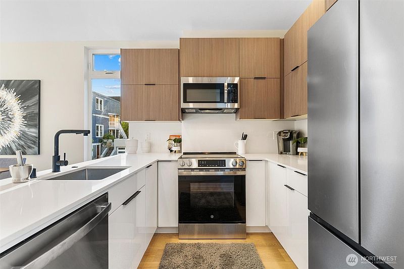 5th image of 7150 47th Avenue SW