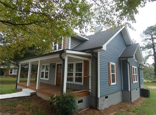 129 W Elm St, Yadkinville, NC 27055