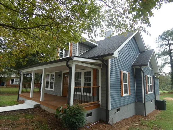 129 W Elm St, Yadkinville, NC 27055