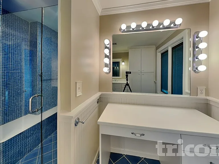 1040 Huntcliff — Photo 12