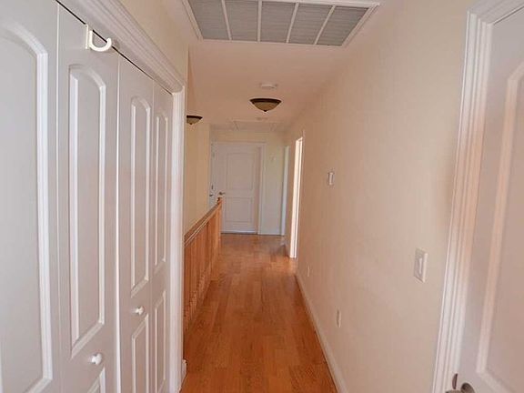 3rd image of 427 Washington Ave #427