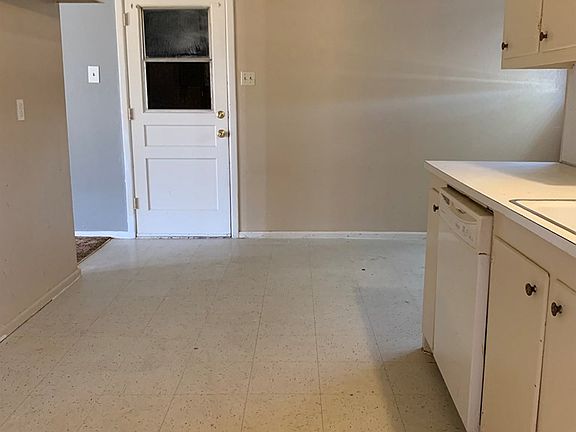 3rd image of 4213 Dawn Ave