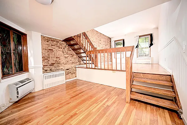 Rented by Urbane Brokerage | media 10