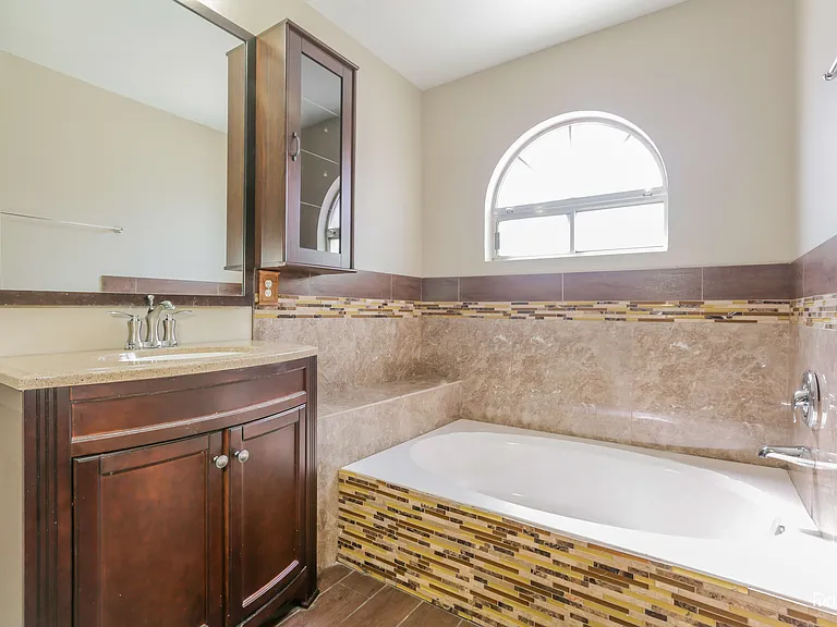 220 Coconut Grove Ct — Photo 9
