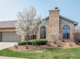 9359 Fox Run Cir, Frankfort, IL 60423
