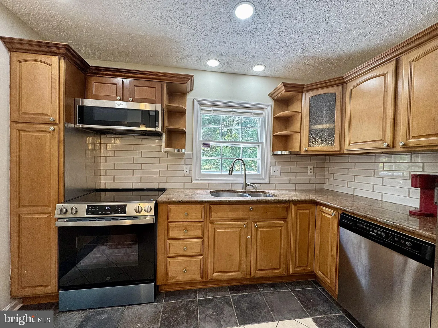 5 bed, 3.0 bath, 1847 sqft, $3,500 — Photo 2