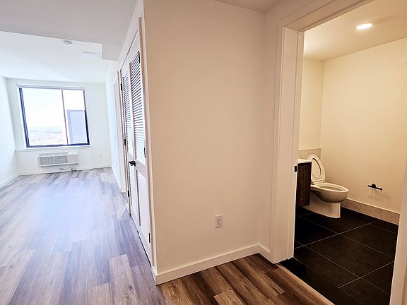 4th image of 51 Jordan Ave #1603