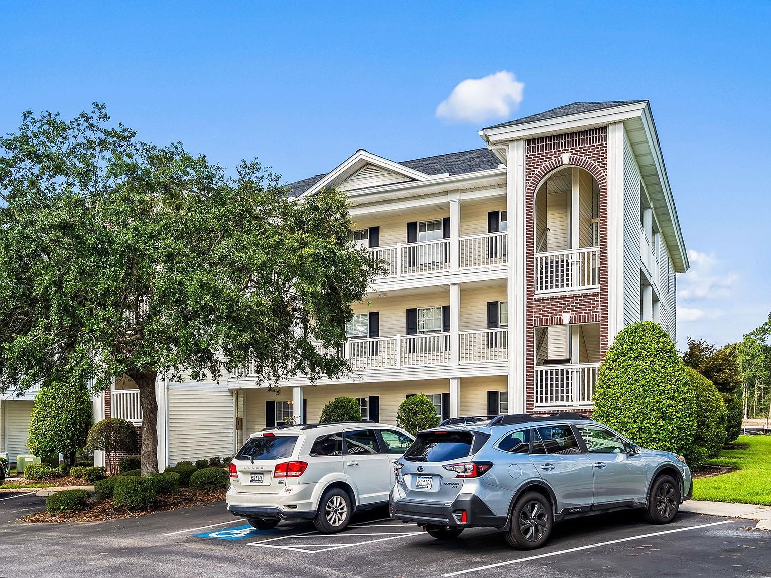 1192 River Oaks Dr. #28A